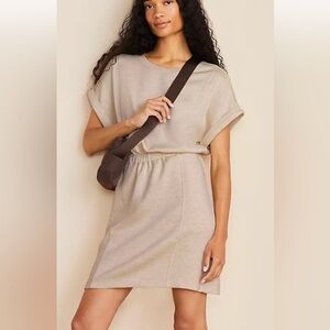 Lou & Grey Cream V-Neck Top